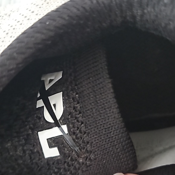 2 pairs apl shoes sizes 8 1/2 - Picture 6 of 8